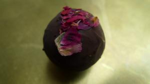 Praline - Schokolade, Schwarzer Tee und Rosen - von Kee's Chocolate, New York