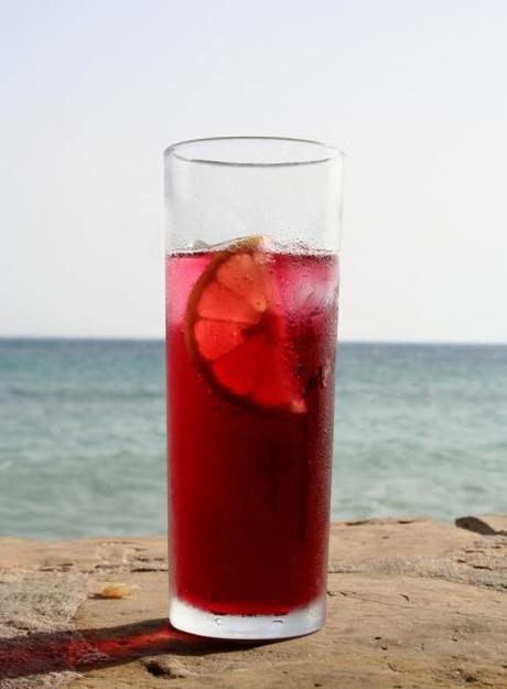 Erfrischender Sommer-Cocktail: Tinto de Verano (Foto: flickr/indrasensi)