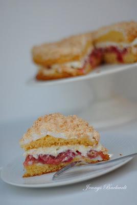 Mandelbaiser-Torte mit Stachelbeeren Mandelbaiser-Torte mit Stachelbeeren