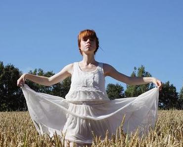 OUTFIT: LACE, CHIFFON & BLUE NAILS