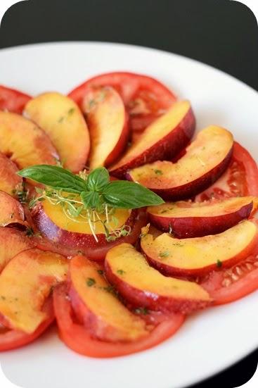 Tomaten-Nektarinen-Salat
