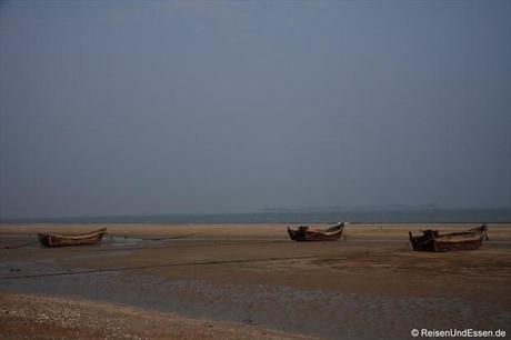 Rushan - Fischerboote am Strand