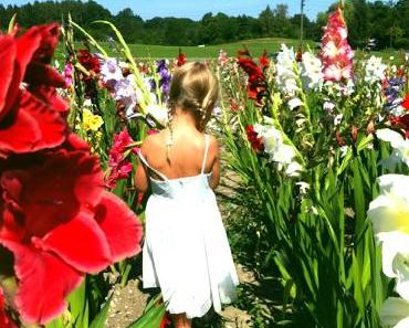 Sommerliche Blumenmädchengrüße