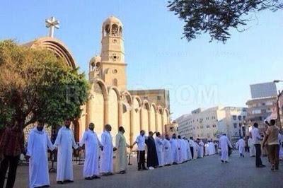 Ägypten: Muslime Verteidigen eine Kirche (Foto)