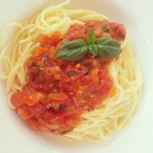 Tomaten-Basilikum-Sugo