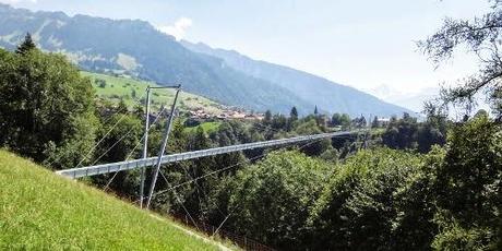 Gummibeine über der Schlucht