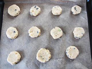 Cookies mit Kirschen und Pistazien