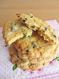 Cookies mit Kirschen und Pistazien