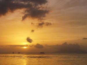Sonnenuntergang in Beau Vallon auf den Seychellen. Foto: retemirabile / Flickr.com (CC BY-SA 2.0)