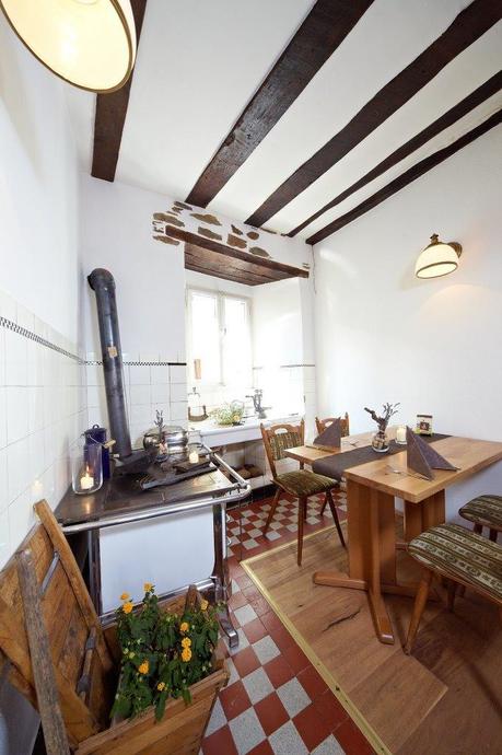 Urig-Behaglicher Gastraum: ehemalige Küche im „Winzerhaus“ - Foto: Reis/Zeltinger Hof