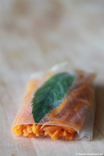 Vietnamesische Frühlingsrolle - Karotten-Füllung mit Minze
