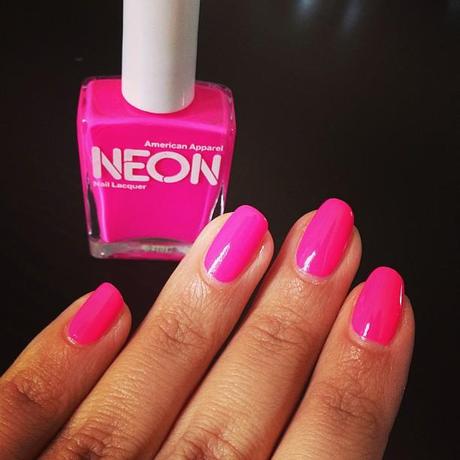 Nagellack neon pink Instagram