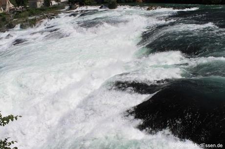 Schweiz - Immer näher zum Wasser beim Rheinfall