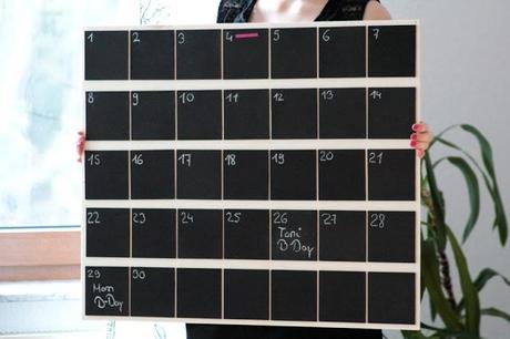 Chalkboard Wall Calendar {Style your home/ DIY}
