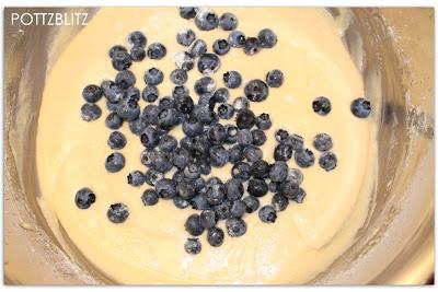 Merry Blueberry-Cupcakes mit Sahnefrosting