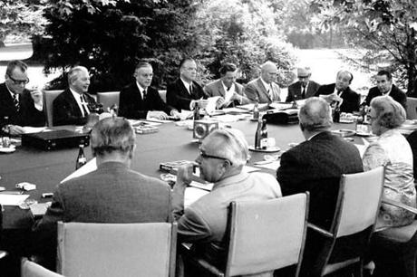 Kurt Georg Kiesingers Kabinett tagt gerne mal im Garten des Kanzleramtes (Foto: Bundesregierung/Reineke)