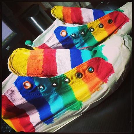 Regenbogen. H&M Canvas-Schuhe