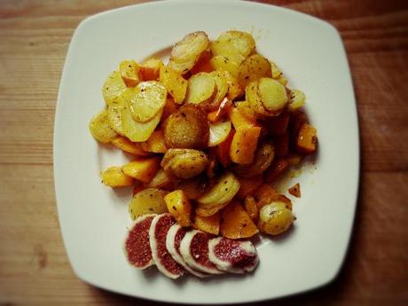 Bratkartoffeln mit gebratenem Kürbis und Kräutern