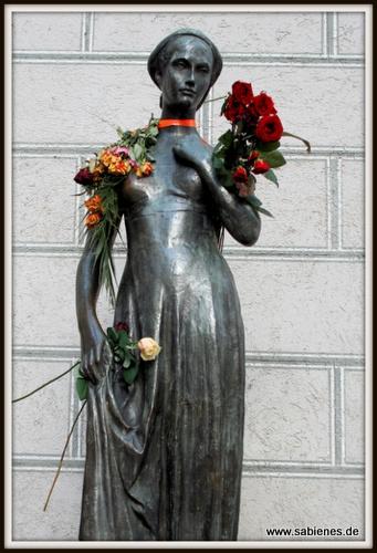 Frauenfigur in München