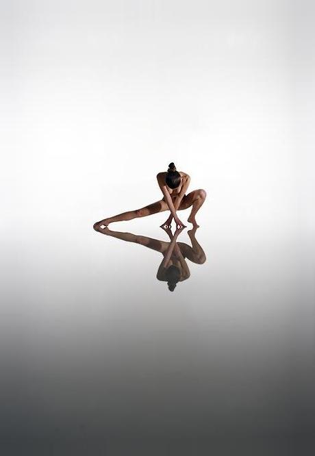 modern contemporary body art sculpture by Manfred Kielnhofer Kili water reflection nude art photoraphy