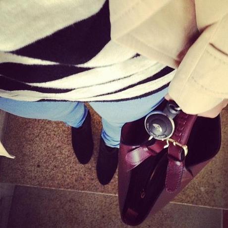 #fromwhereistand fall has arrived! #ootd #university #look #bag #zara #stripes #boots #newin #new #minicar #car #mini #trench #outfit #blogger #fashionblogger #fashionblogger_de #blog #fall #today #rightnow #rain