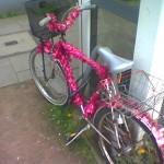 Fahrrad mit rosa Band umwickelt HamburgerJung
