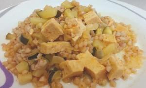 Tofu mit Mango Chutney und Zucchini
