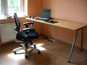 Einfache Büromöbel für Gamer - flickr: Mateusz Skuza