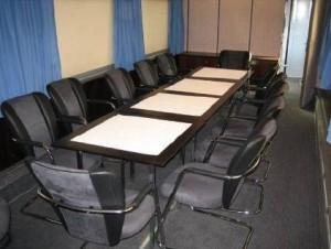 Konferenzraum mit Konferenztisch und Konferenzstühlen - TC & PC