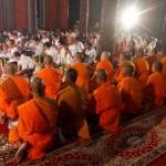 Buddhistische Mönche beten zu Pchum Ben