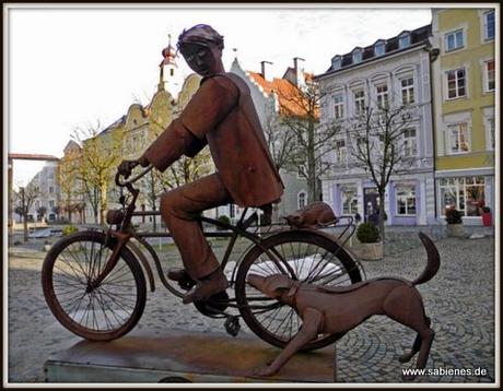 Fahrradfahrer mit Hund