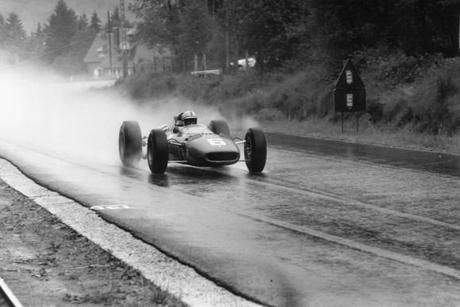 John Surtees (c) Shell - gefunden bei racingblog.de