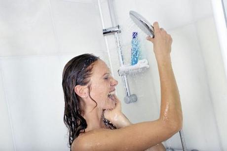 Duschen nach Herzenslust und dennoch Energie sparen: Intelligente Zirkulationspumpen machen es möglich. Foto: djd/Deutsche Vortex