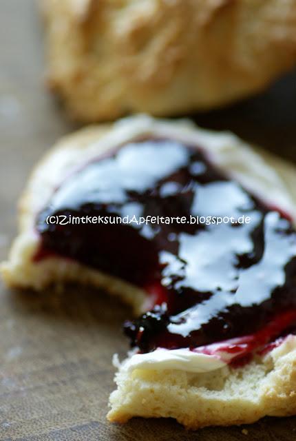 Mmmmhhhh... Brombeer-Holunder-Marmelade auf Scones und das nächsteFrühstück kann kommen!