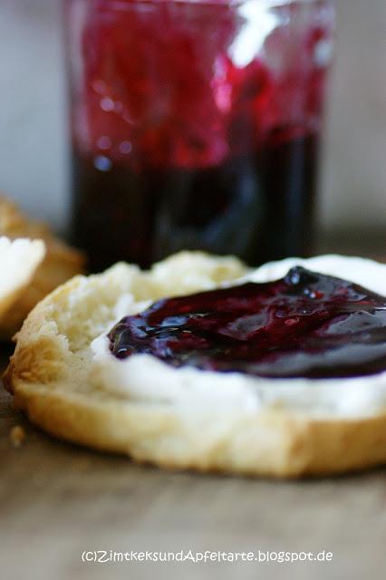 Mmmmhhhh... Brombeer-Holunder-Marmelade auf Scones und das nächsteFrühstück kann kommen!