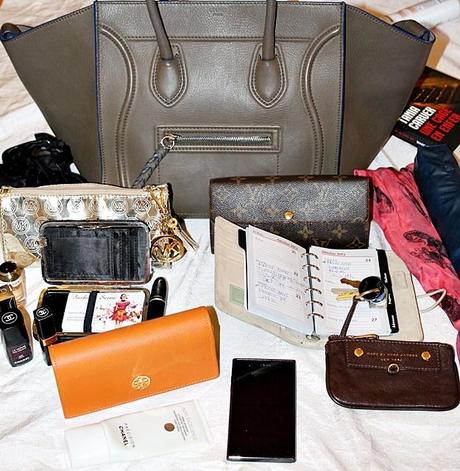 What´s in my bag - win a Celine Trapeze bag!