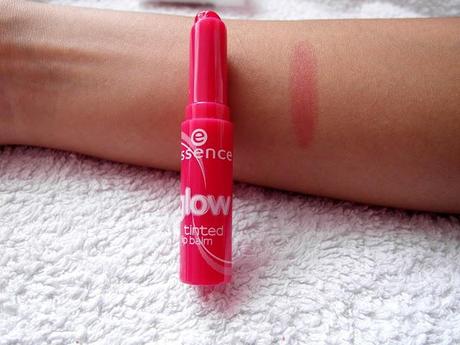 Test: essence glow tinted lip balm - 01 LIGHT UP!