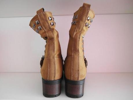 New in: Braune Nieten Boots