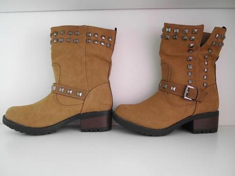 New in: Braune Nieten Boots