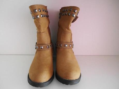 New in: Braune Nieten Boots