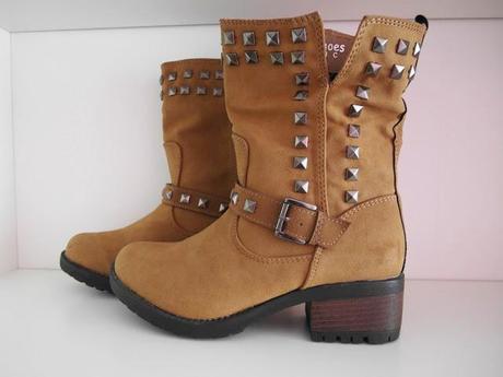 New in: Braune Nieten Boots