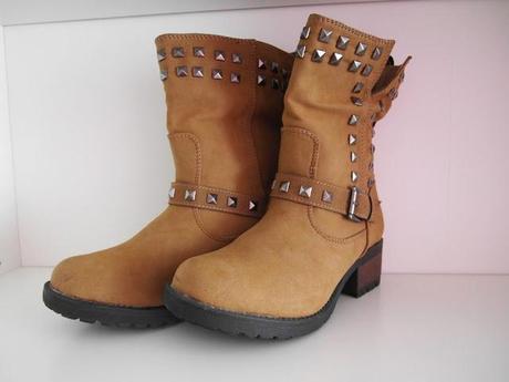 New in: Braune Nieten Boots