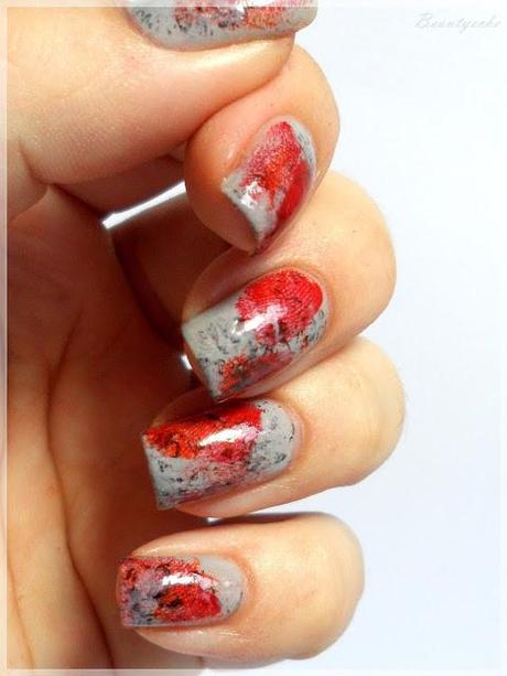 Halloween-nailart-idee - blutige Fingerabdrücke