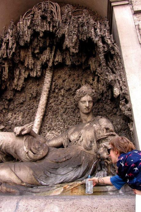 Dekorativer Trinkbrunnen in Rom
