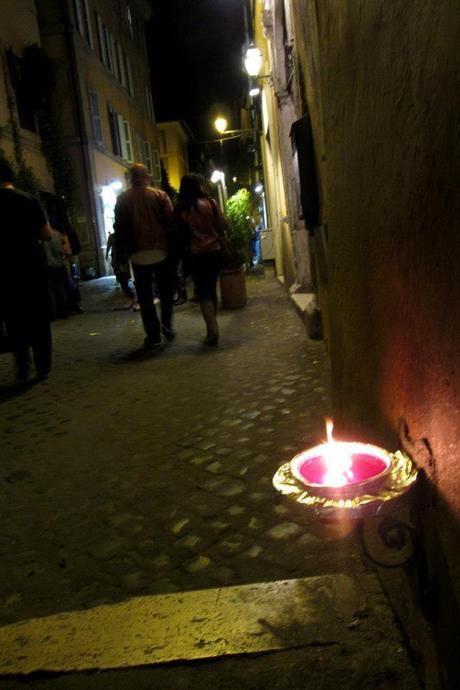 Römische Straßenbeleuchtung in Trastevere