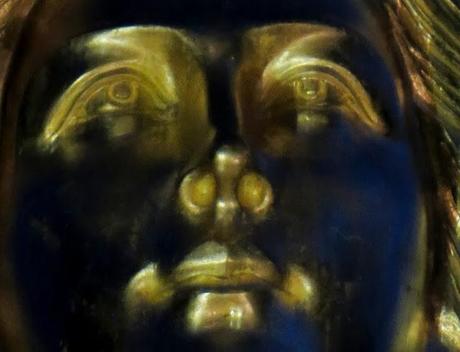 Griechische Göttin, deutsches Design, chinesische Wertarbeit: Die goldene Aphrodite von Schwangau weist den Weg zur Königlichen Kristall-Therme