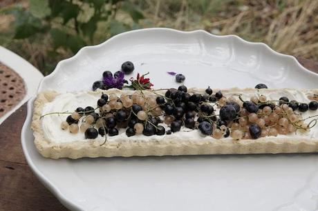 blue & white Currants TARTE