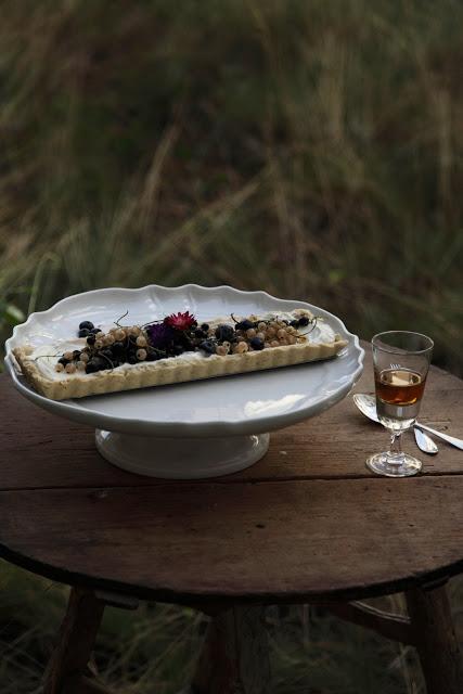 blue & white Currants TARTE