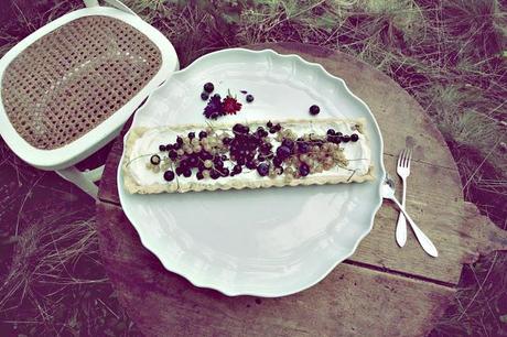 blue & white Currants TARTE