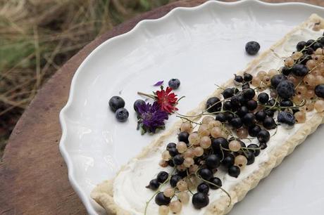 blue & white Currants TARTE